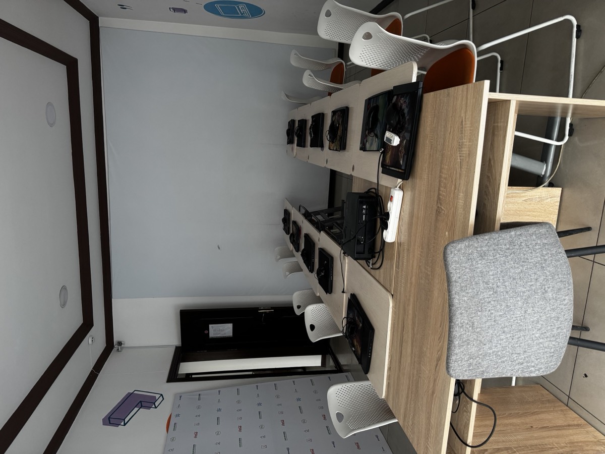 Mars IT School Oybek — kompyuter xonasi